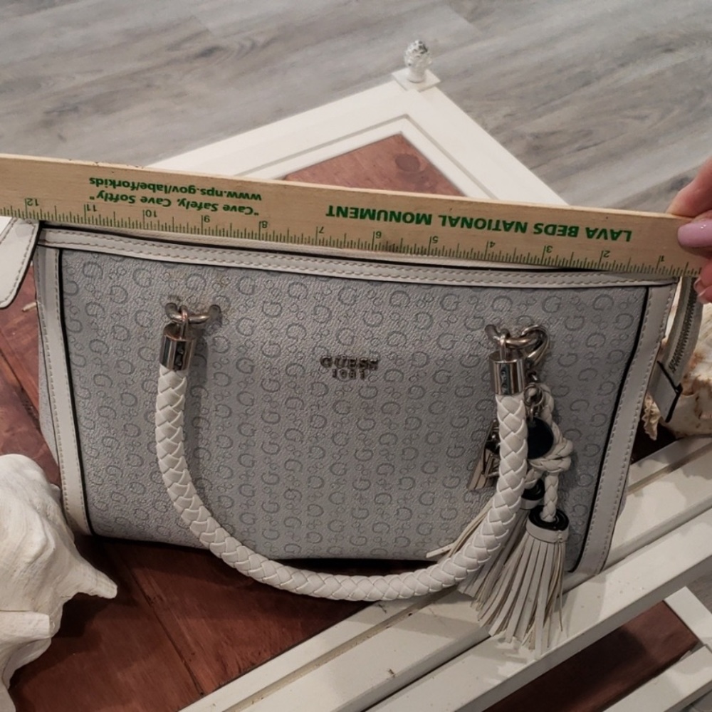 Guess shoulder bad with wallet - Picture 8 of 12